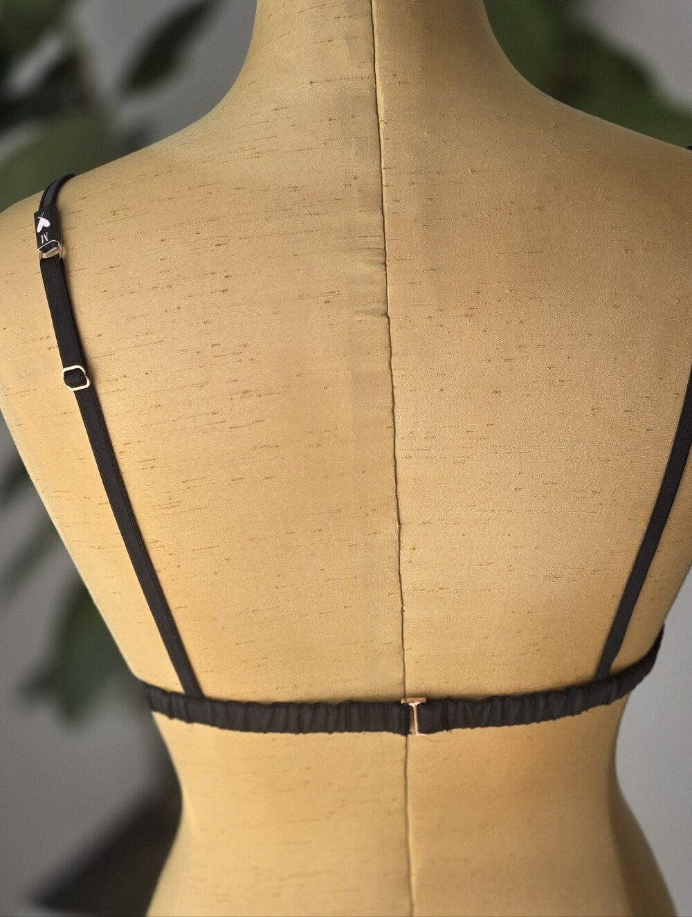 ☀️ Victoria’s Secret Black Satin Triangle Bralette Bra M - Picture 3 of 7